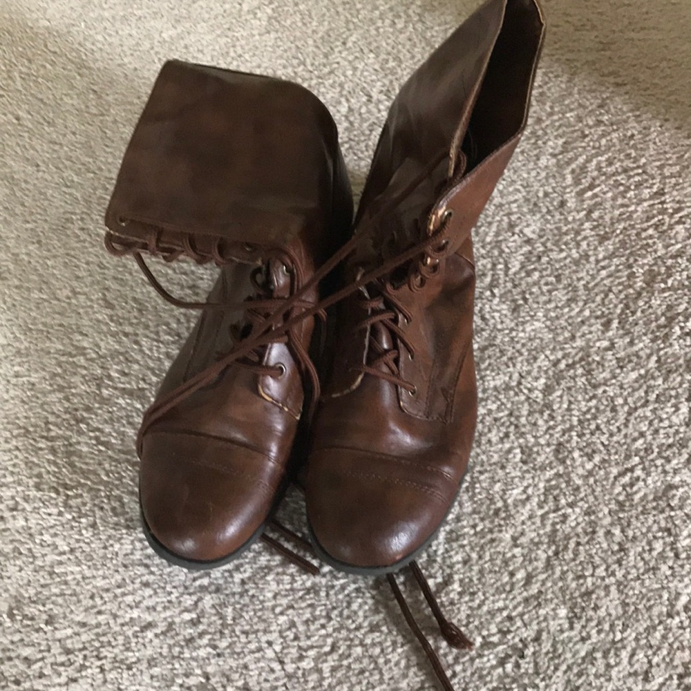 Combat boots
